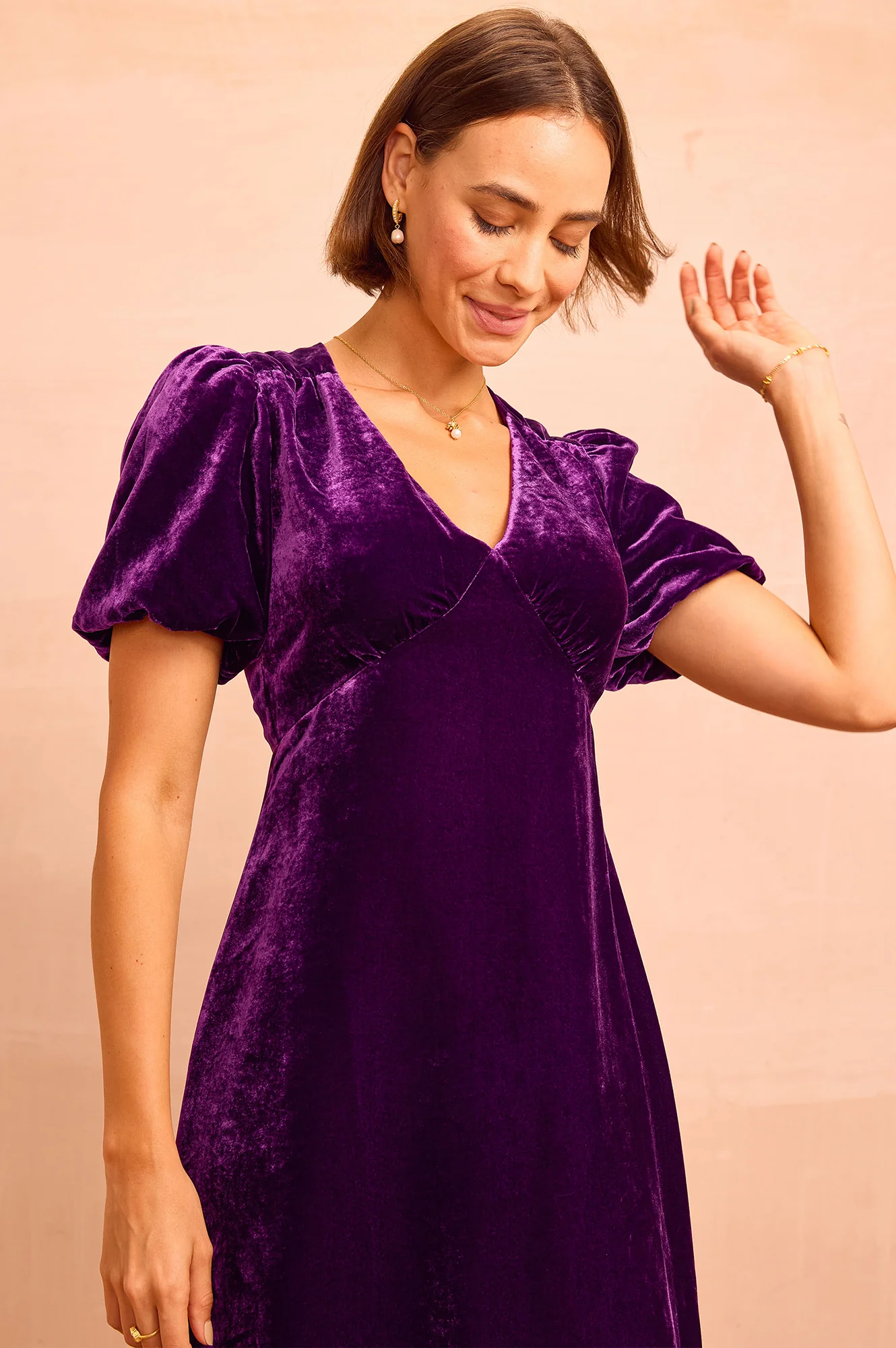 Aimie Velvet Short Sleeve Dress | Purple - Image 3