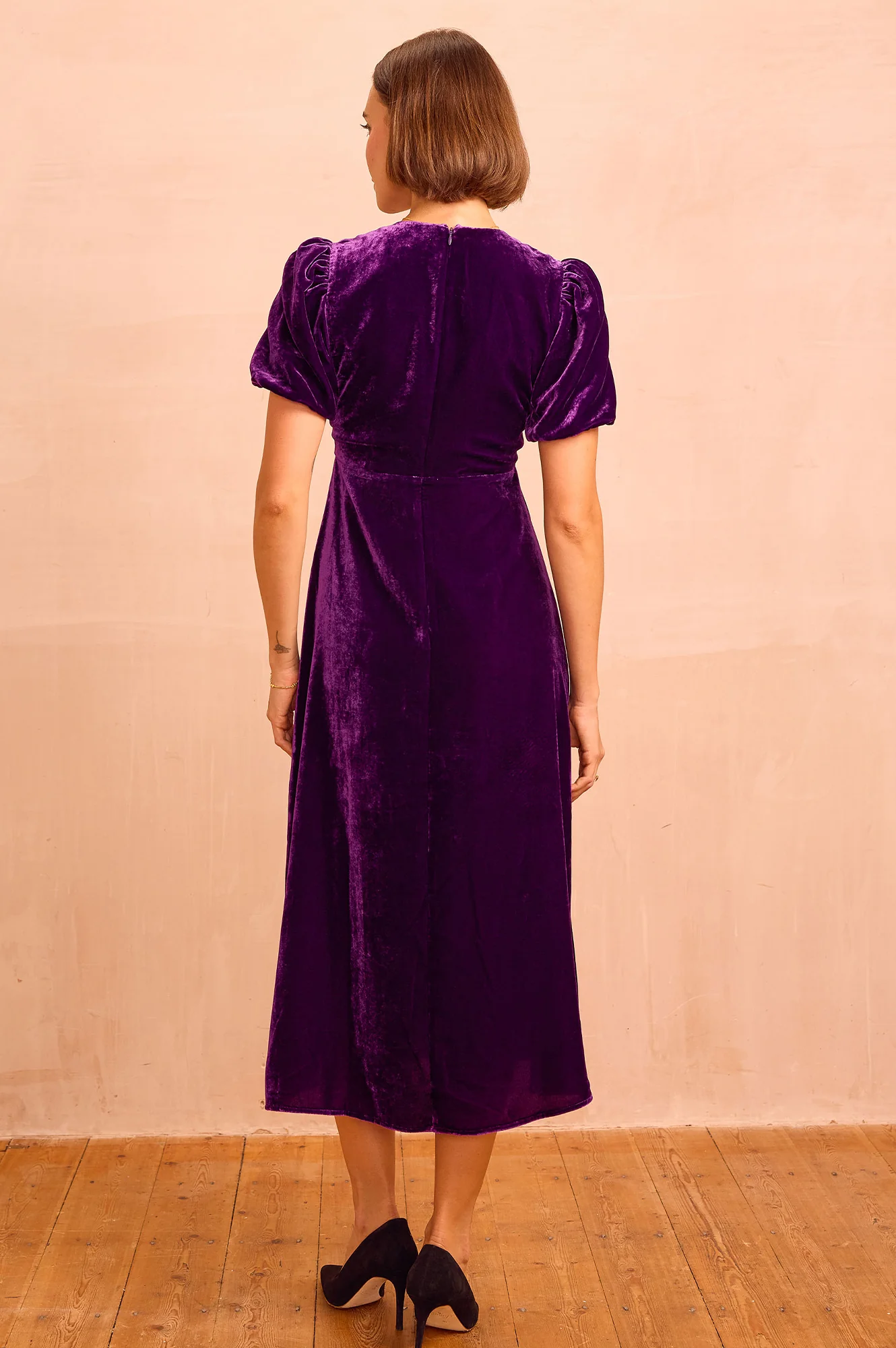 Aimie Velvet Short Sleeve Dress | Purple - Image 5