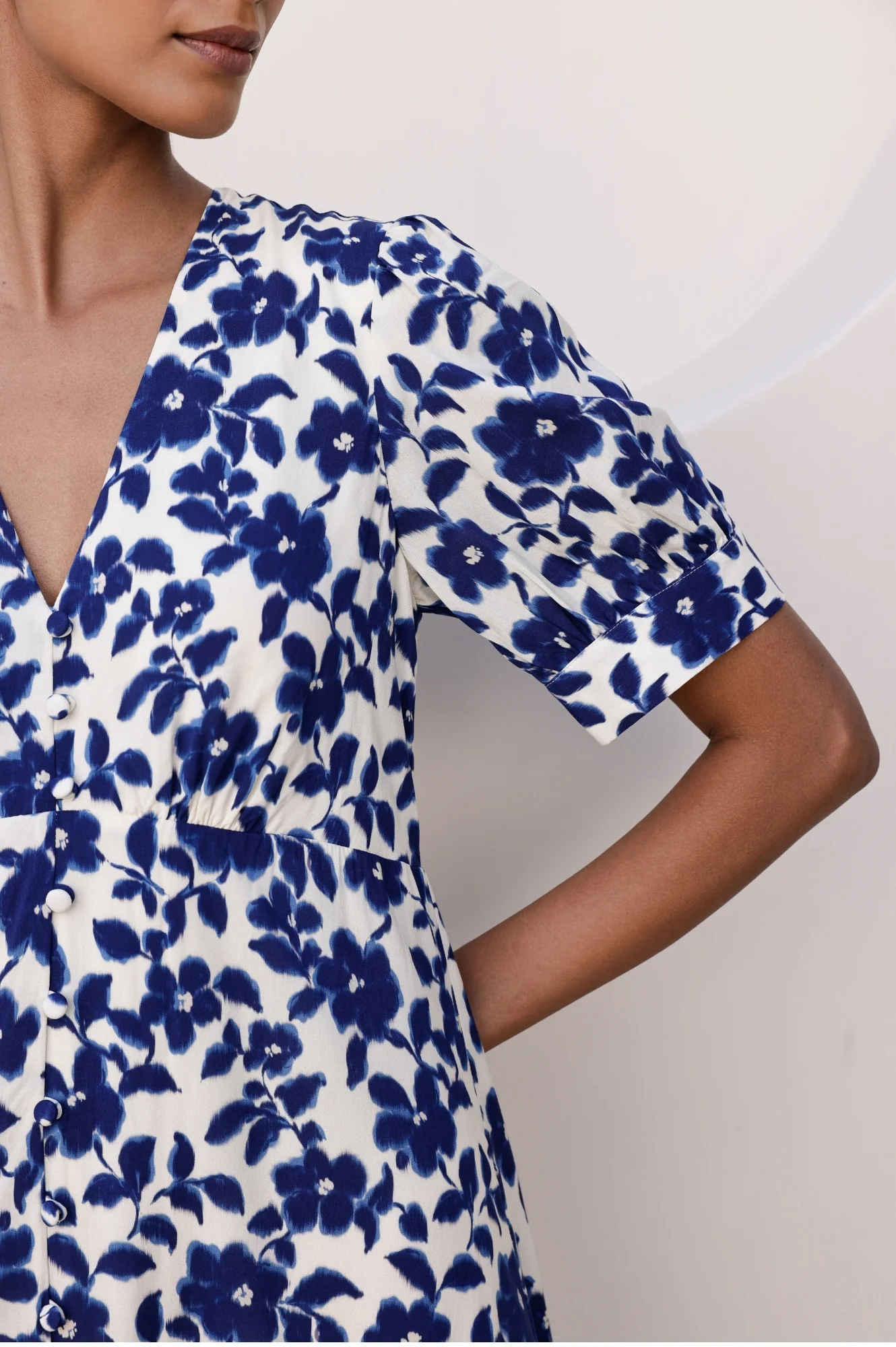 Anne Tea EcoVero™ Dress | Blossom Cream/Navy - Image 5