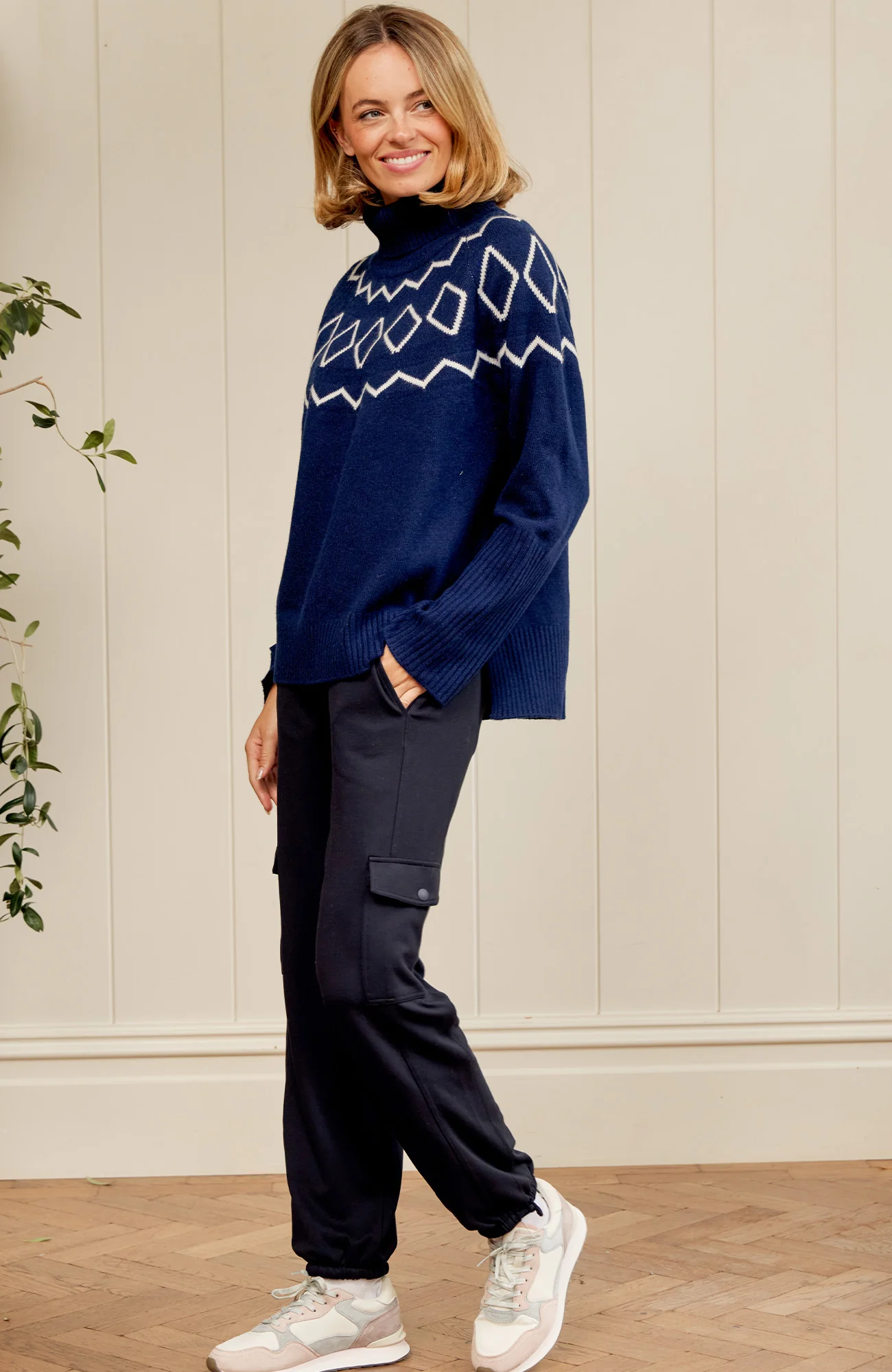 Cashmere Blend Geo Fairisle Roll Neck Jumper | Navy/Cream - Image 4