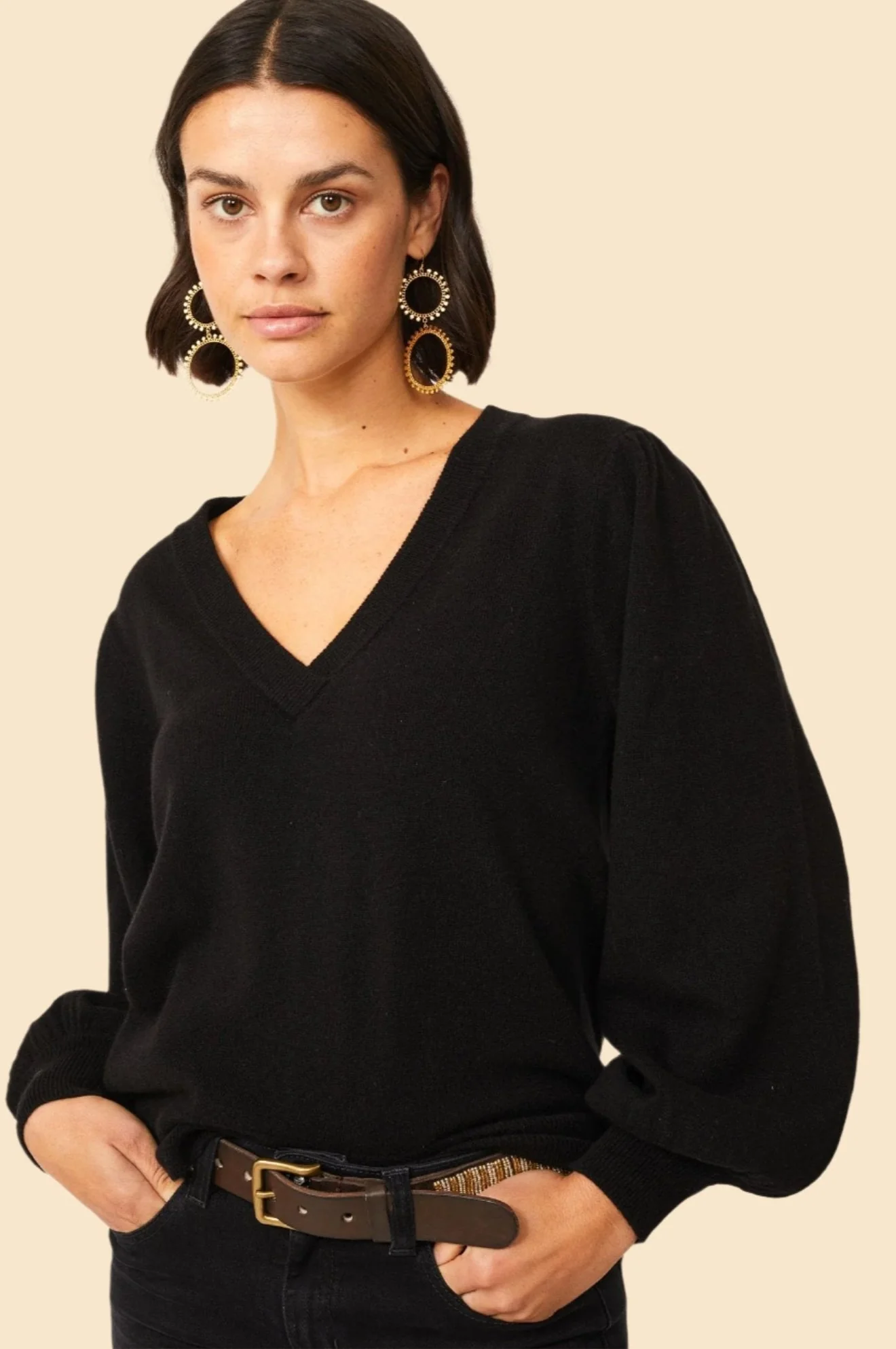 Merino Wool Cashmere Blend V-Neck Jumper | Black - Image 3