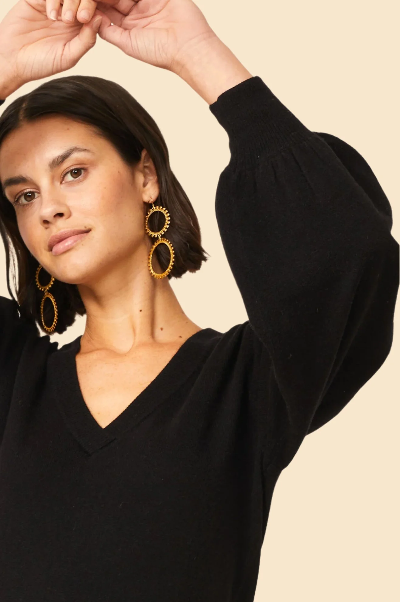 Merino Wool Cashmere Blend V-Neck Jumper | Black - Image 5
