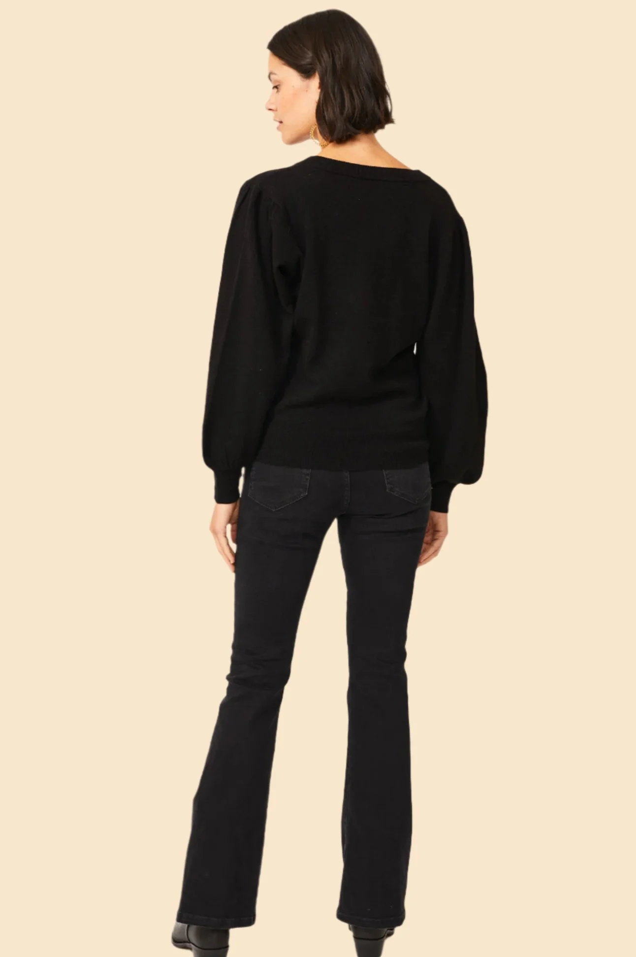 Merino Wool Cashmere Blend V-Neck Jumper | Black - Image 7