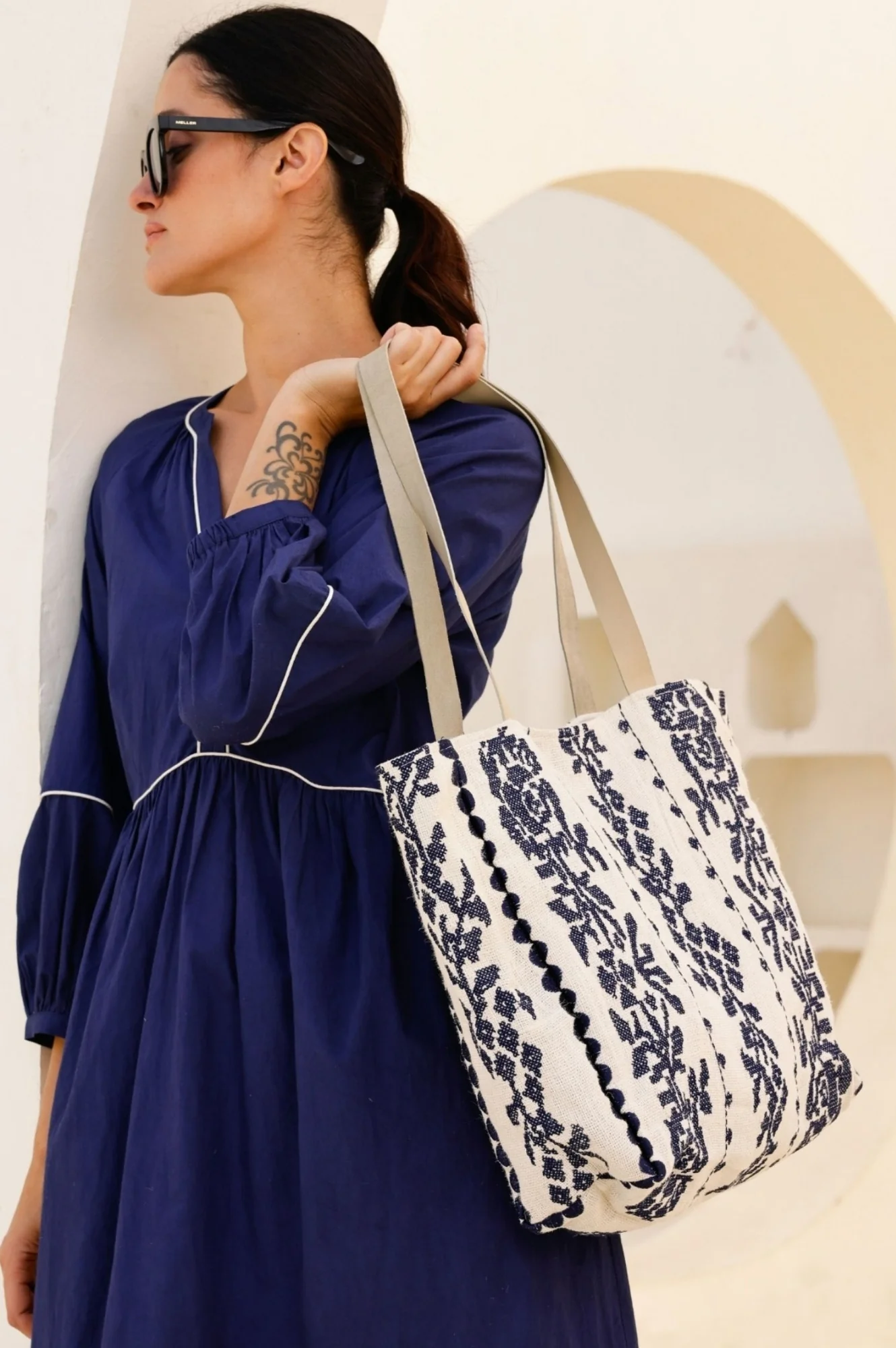 Paros Jute Bag | White/Navy - Image 3